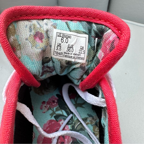 Red canvas lace up Vans women’s 6 - Picture 3 of 7